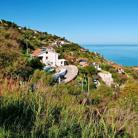 Al 33 Giri Bed & Breakfast Cefalù